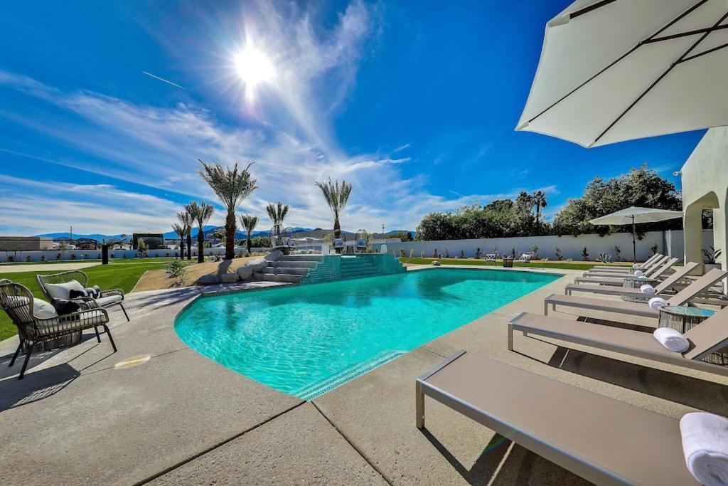 Delaware Estate - Expansive Backyard, Pool/Spa, Games, Great For Entertaining! Villa Palm Desert Exterior photo